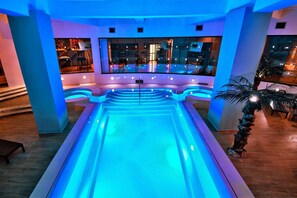 Indoor pool, outdoor pool, pool umbrellas, pool loungers - The Preluna Hotel (Sliema)