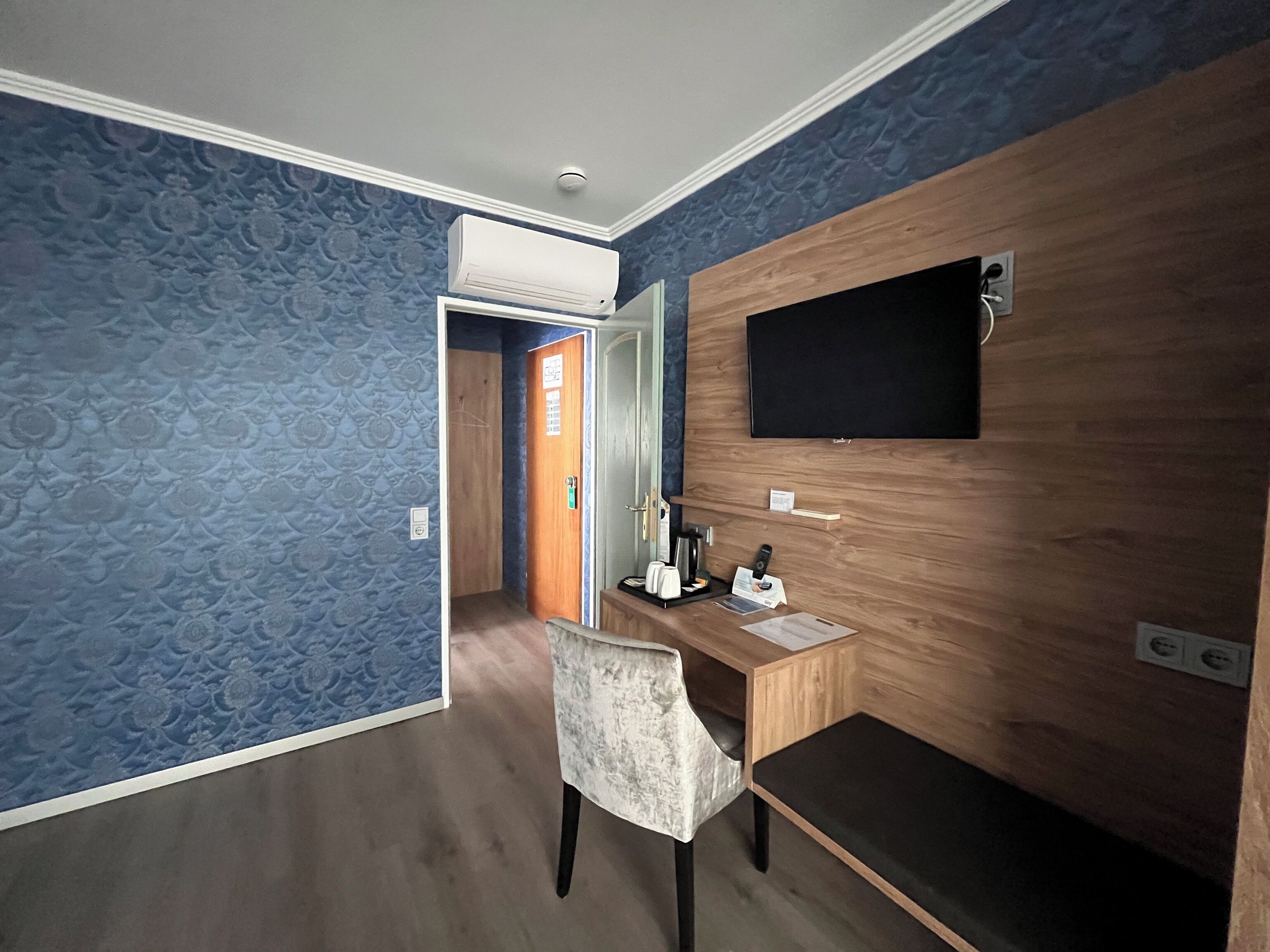 1 bedroom, hypo-allergenic bedding, minibar, in-room safe