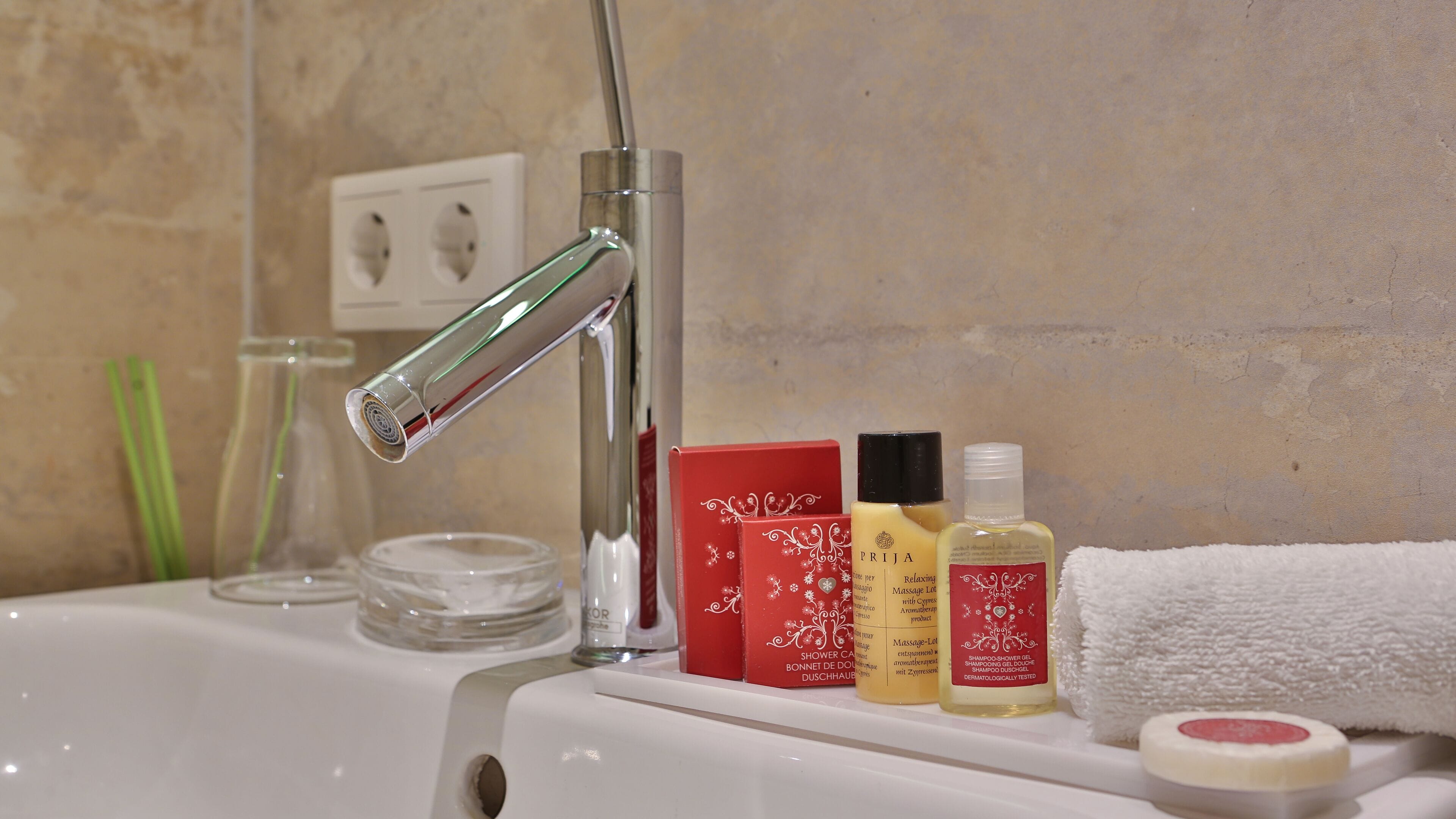 triple room | bathroom amenities | free toiletries, hair dryer, bathrobes, slippers