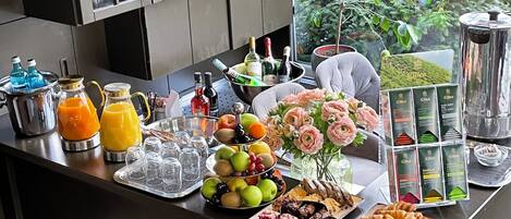 Desayuno buffet todos los días (EUR 18 por persona)