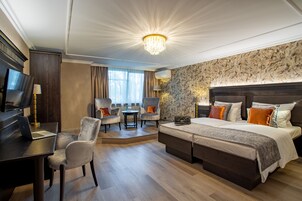 Superior Tek Büyük veya İki Ayrı Yataklı Oda | Anti alerjik yatak takımı, minibar, odada kasa 