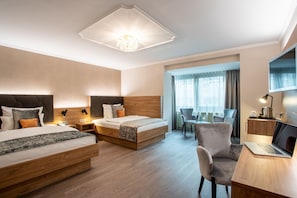 ห้องแฟมิลี่ | เครื  ่องนอนป้องกันสารก่อภูมิแพ้, มินิบาร์, ตู้นิรภัยในห้องพัก