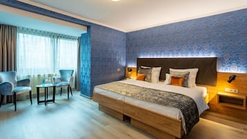 Bộ đồ giường kháng dị ứng, minibar, két bảo mật tại phòng