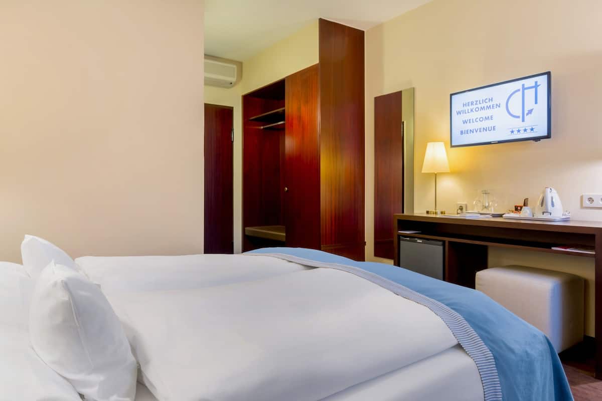 Hypo-allergenic bedding, minibar, in-room safe, desk