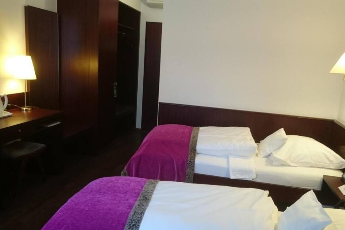Ropa de cama hipoalergénica y minibar 
