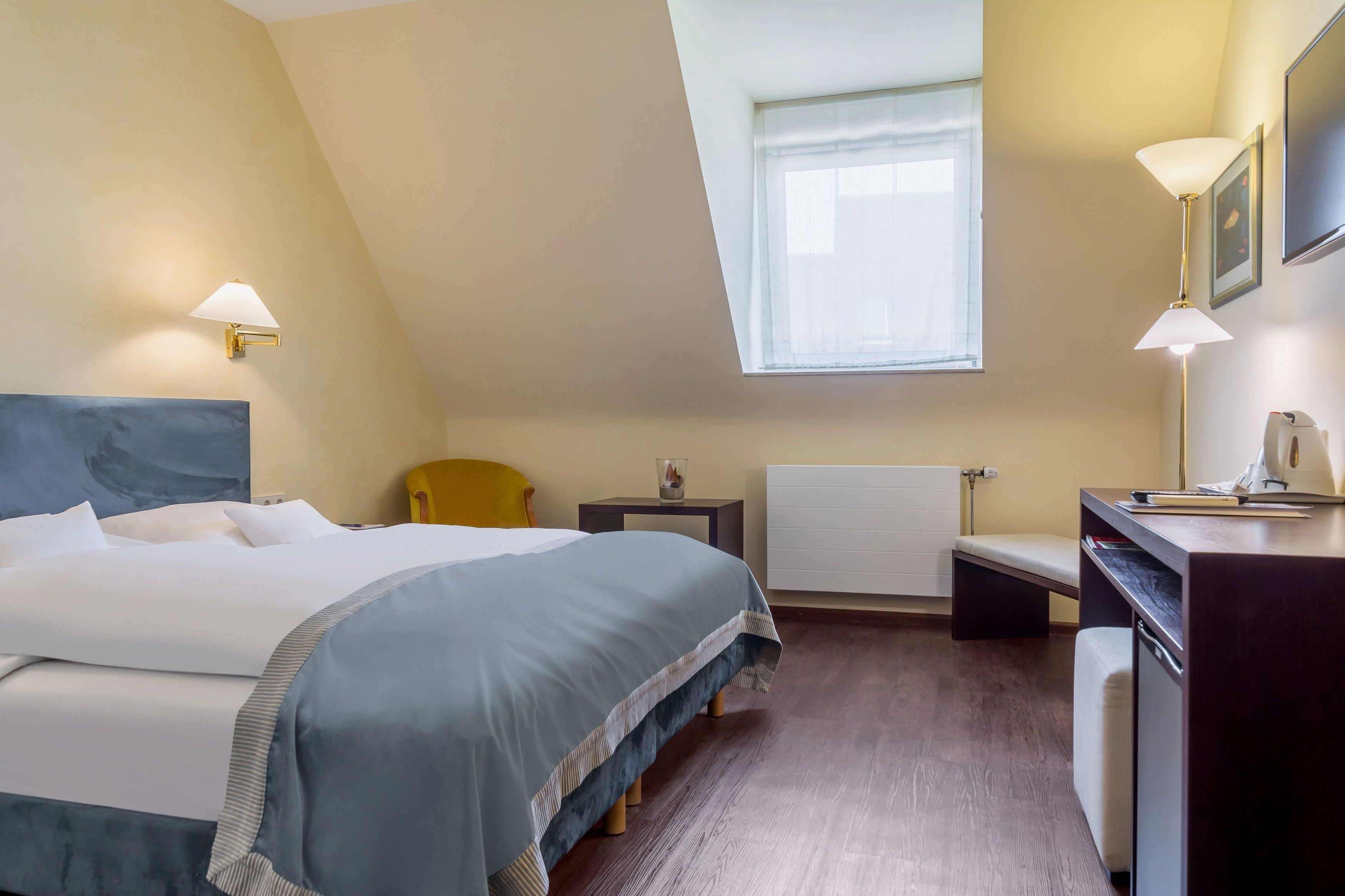 hypo-allergenic bedding, minibar, in-room safe, desk