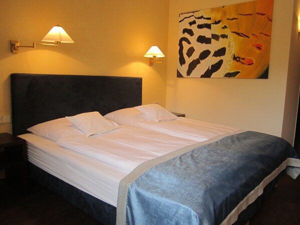 Literie hypoallergénique, minibar, coffres-forts dans les chambres