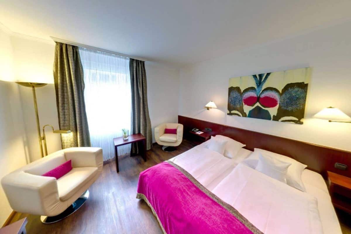 Hypo-allergenic bedding, minibar, in-room safe, desk