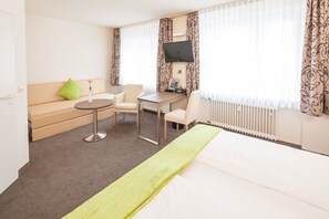Standard Triple Room | Desk, blackout drapes, soundproofing, iron/ironing board