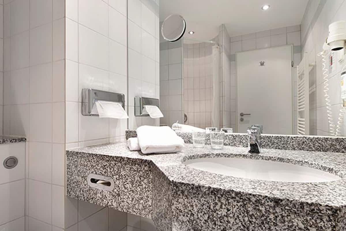 junior suite | 1 bedroom, hypo-allergenic bedding, individually furnished, desk