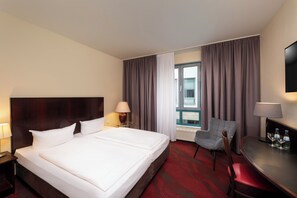 1 bedroom, hypo-allergenic bedding, individually furnished, desk