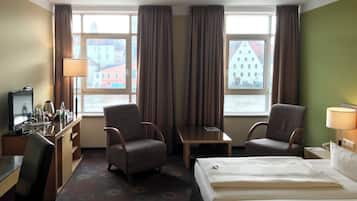 Comfort-Doppelzimmer, Donauseite | Allergikerbettwaren, Schreibtisch, laptopgeeigneter Arbeitsplatz