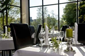 Lunch and dinner served, local and international cuisine