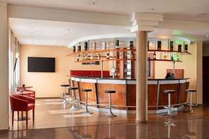 Bar (on property) - Amedia Frankfurt Russelsheim Trademark Collection by Wyndham (Ruesselsheim)