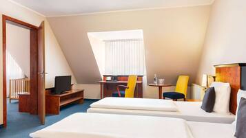 Caja de seguridad en la habitación y escritorio