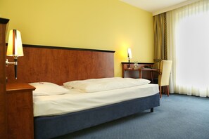 Zimmersafe, Schreibtisch, schallisolierte Zimmer, Bügeleisen/Bügelbrett