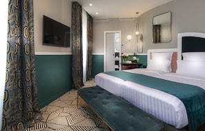 Artículos del minibar gratis y caja de seguridad en la habitación 