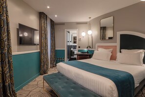 Artículos del minibar gratis y caja de seguridad en la habitación