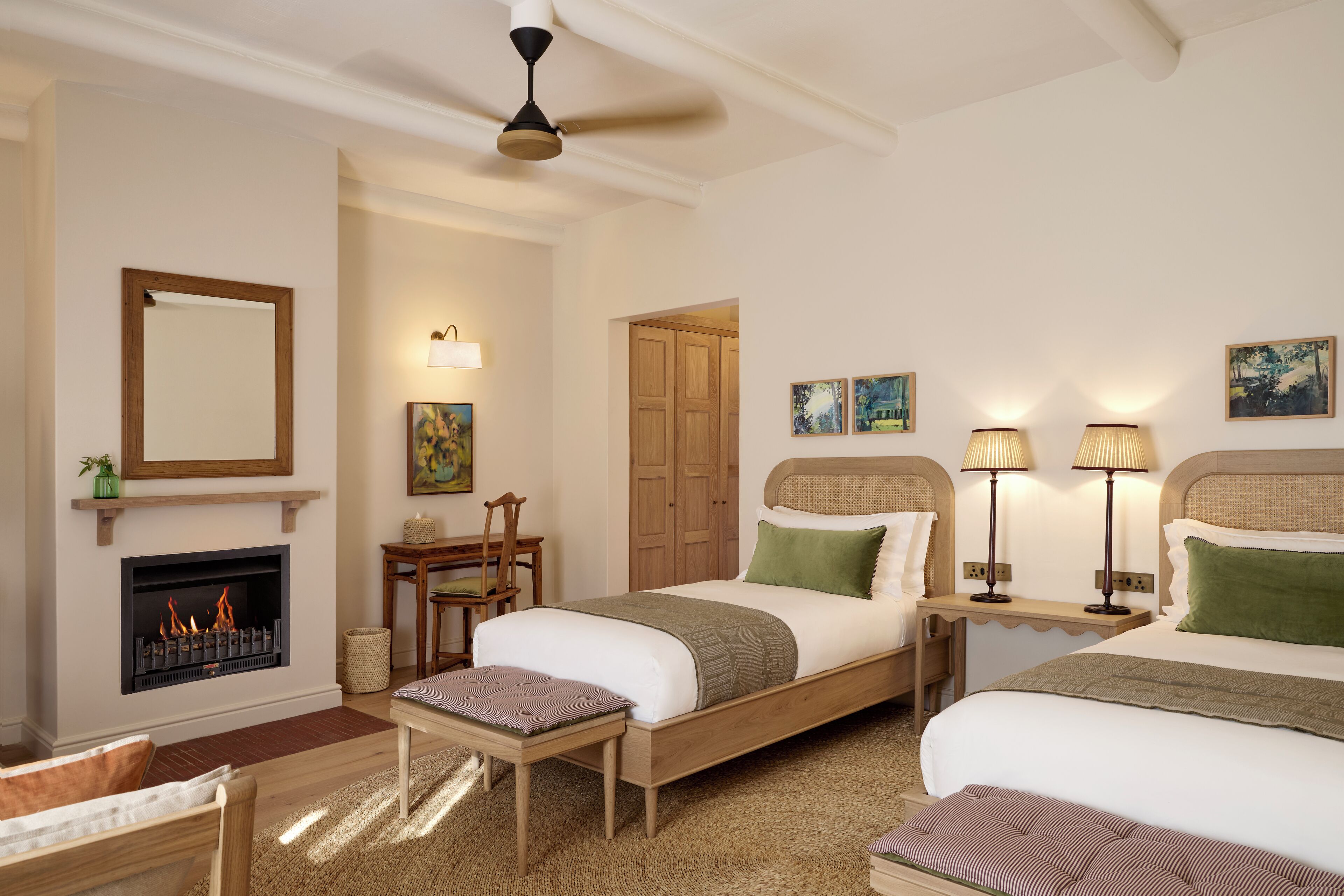 Ropa de cama de alta calidad y minibar 