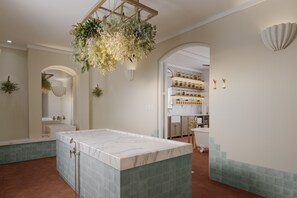 Sauna, Dampfbad, Körperbehandlungen, Hydrotherapie, Aromatherapie