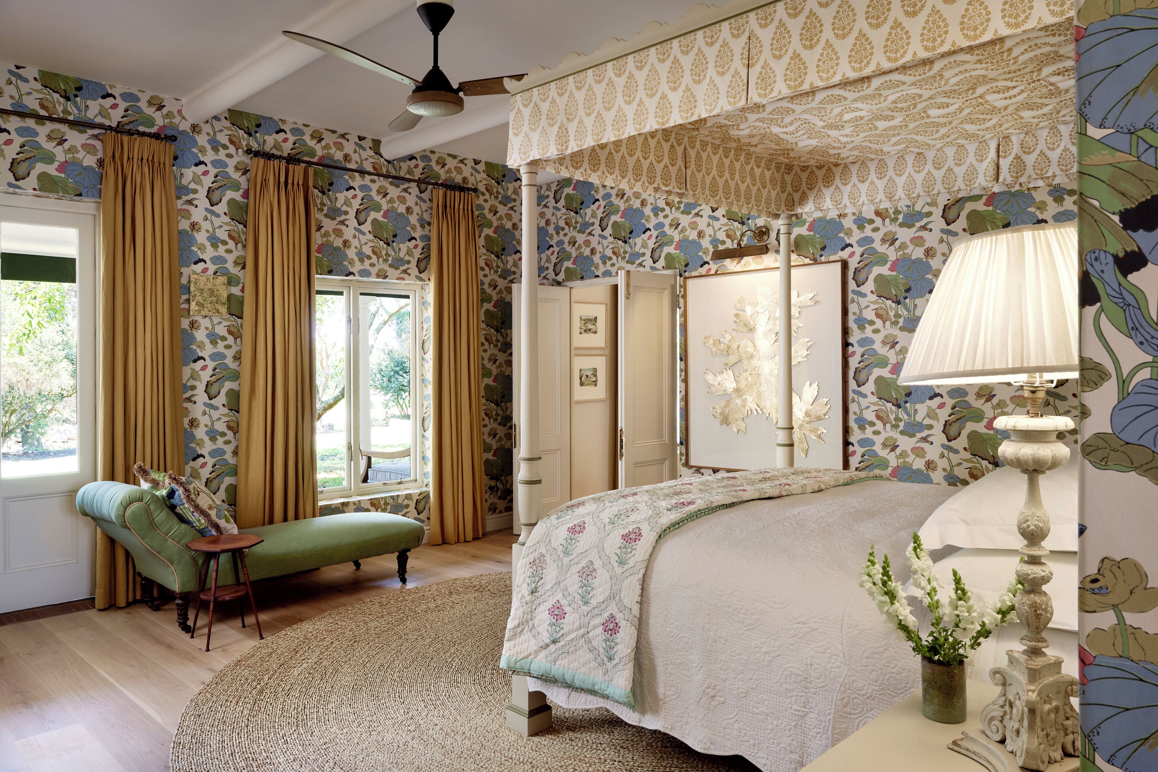 Ropa de cama de alta calidad y minibar 