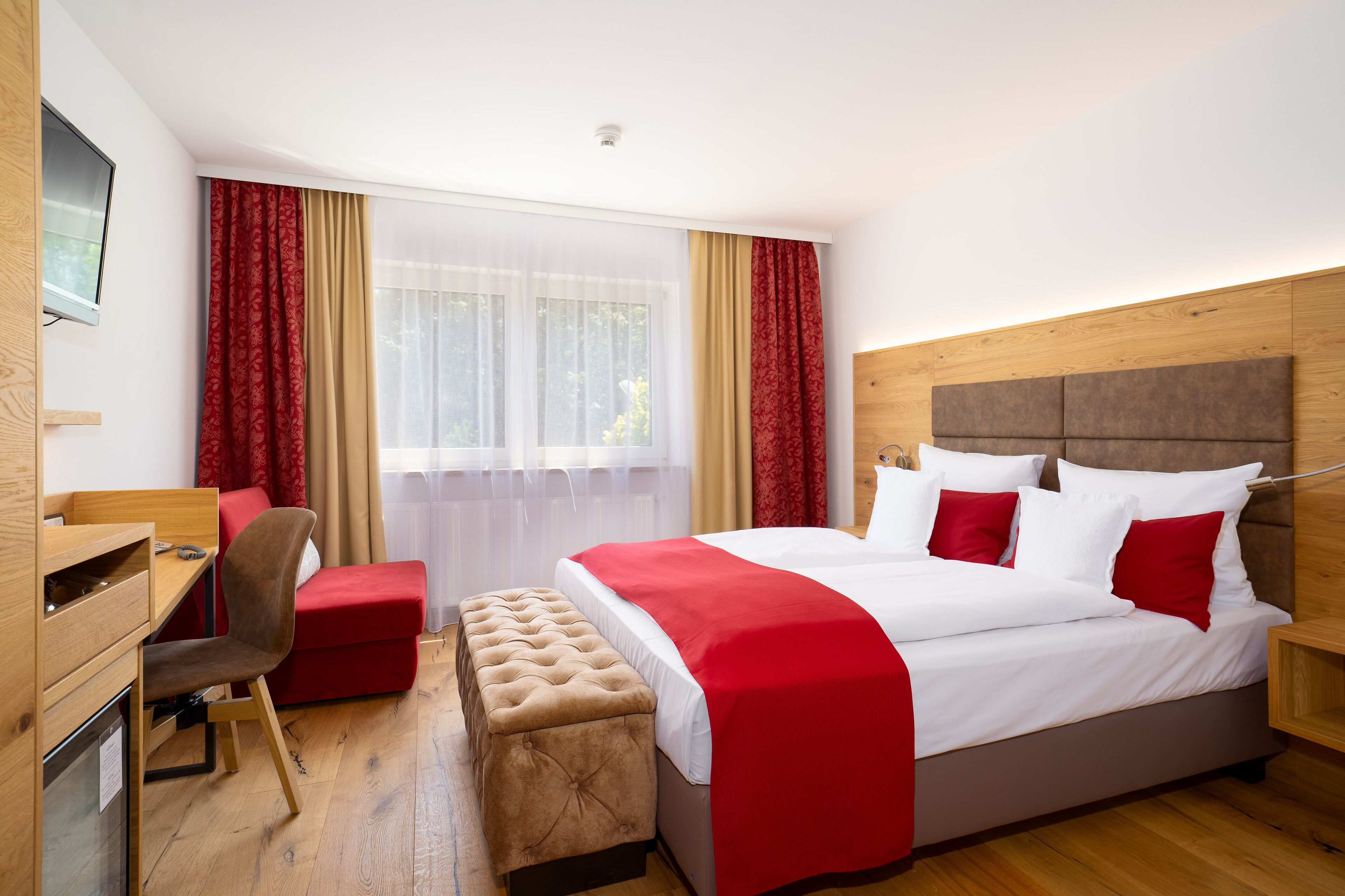 Superior-Doppelzimmer | Allergikerbettwaren, kostenlose Minibar, Zimmersafe, Schreibtisch