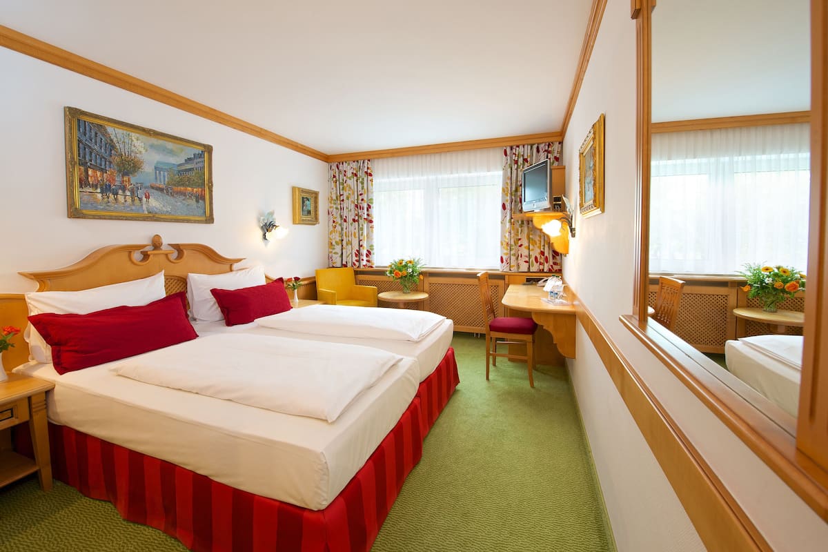 1 bedroom, hypo-allergenic bedding, free minibar, in-room safe