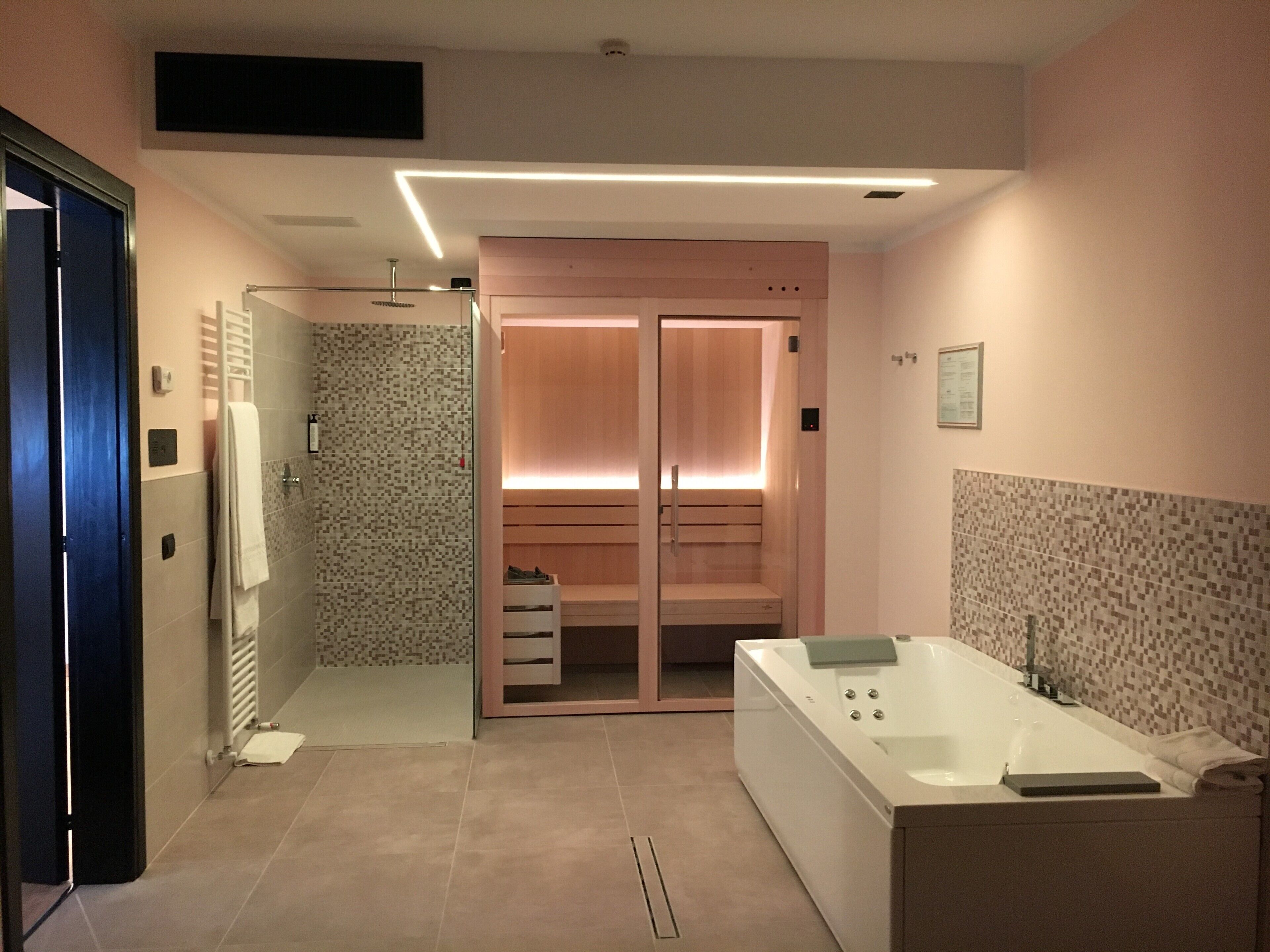deluxe room | bathroom | free toiletries, hair dryer, bathrobes, bidet