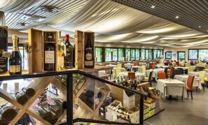 Breakfast, lunch, dinner served; Italian cuisine, pool views