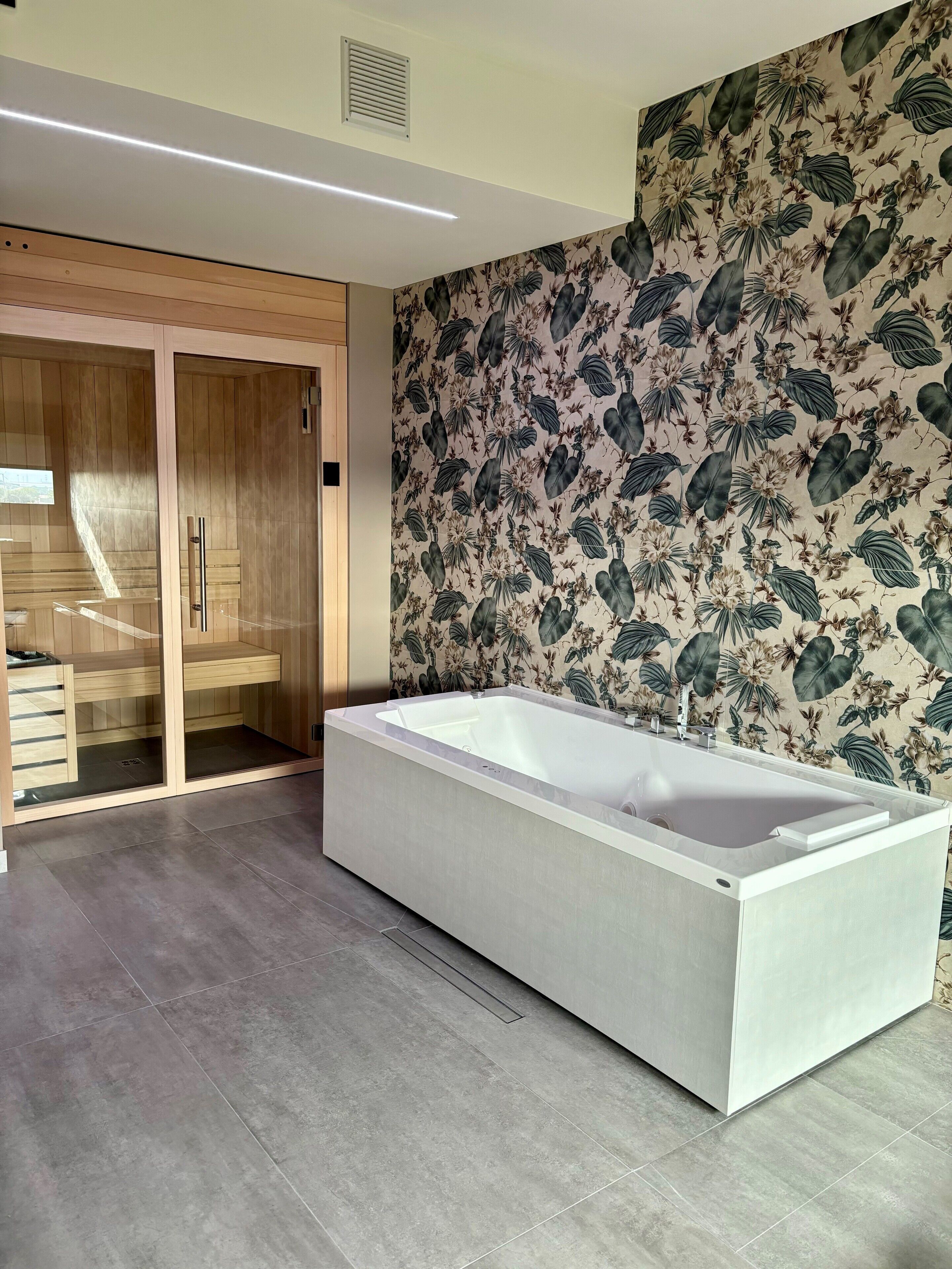 deluxe room | 1 bedroom, minibar, in-room safe, desk