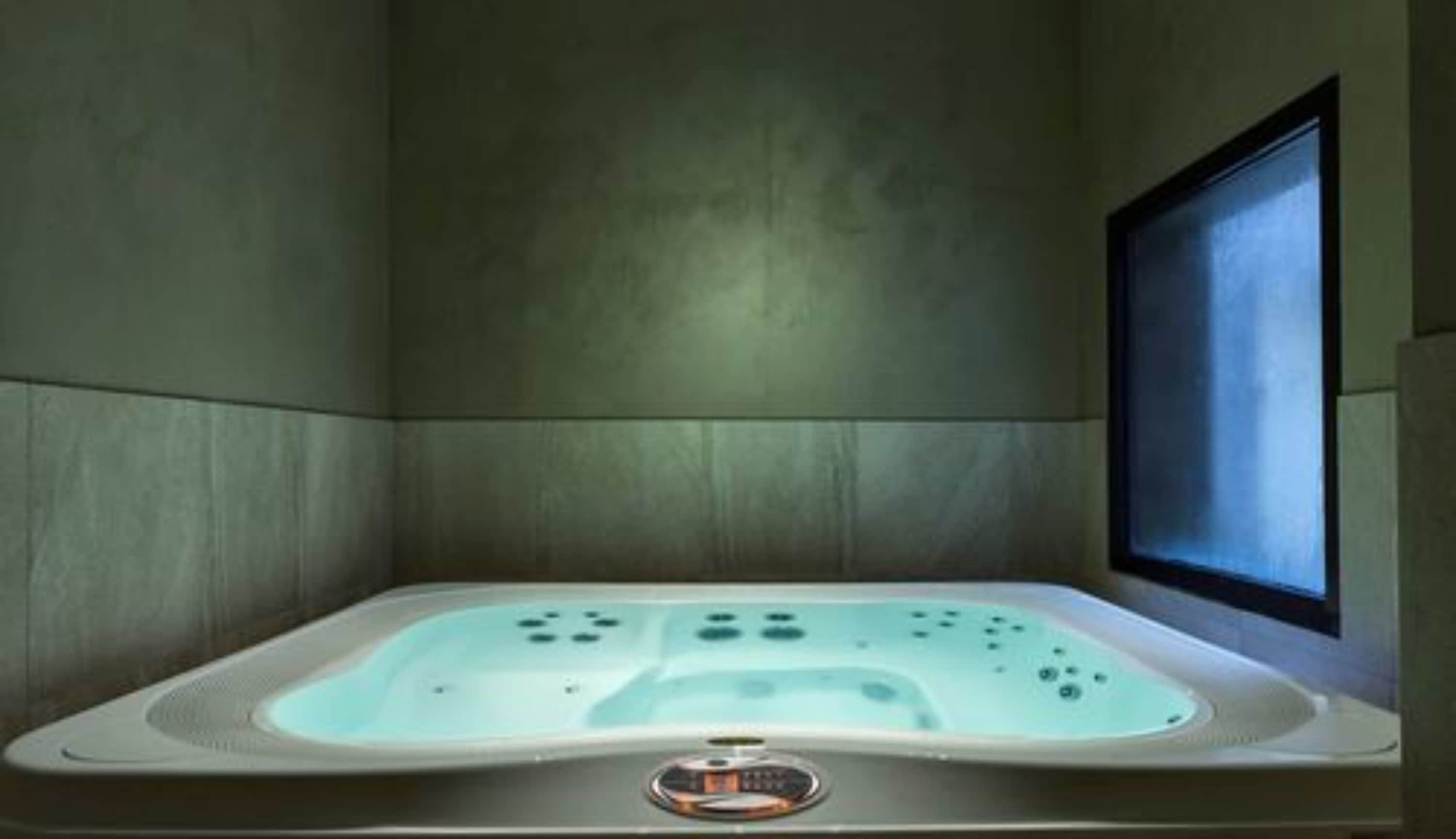 indoor spa tub