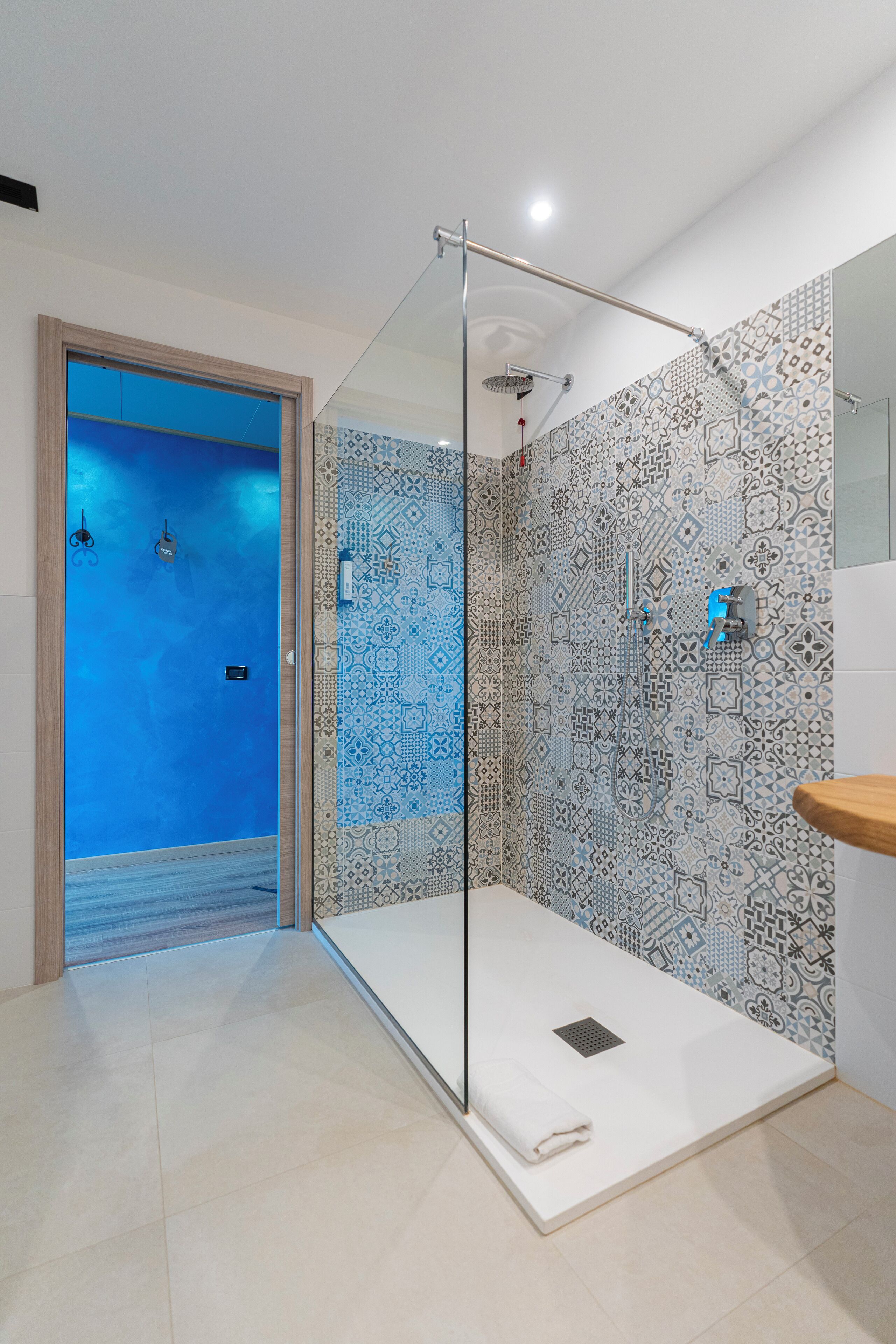 superior double room | bathroom | free toiletries, hair dryer, bathrobes, bidet