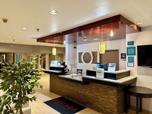 Lobby - Ramada by Wyndham Glendale Heights/Lombard (Glendale Heights)