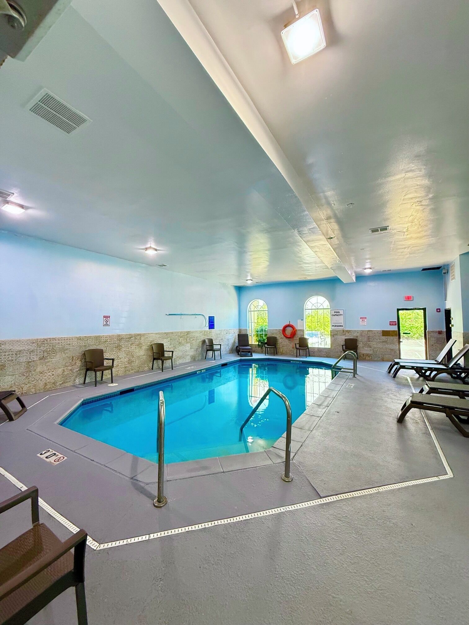 Photo - Ramada by Wyndham Glendale Heights/Lombard