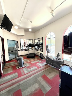 Fitness facility - Ramada by Wyndham Glendale Heights/Lombard (Glendale Heights)