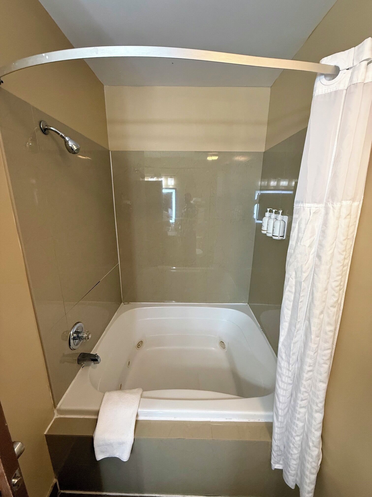Photo - Ramada by Wyndham Glendale Heights/Lombard
