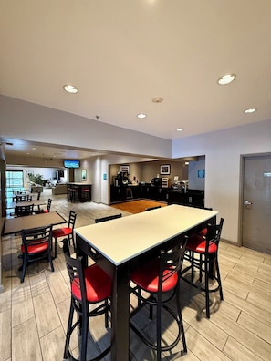 Free daily continental breakfast - Ramada by Wyndham Glendale Heights/Lombard (Glendale Heights)