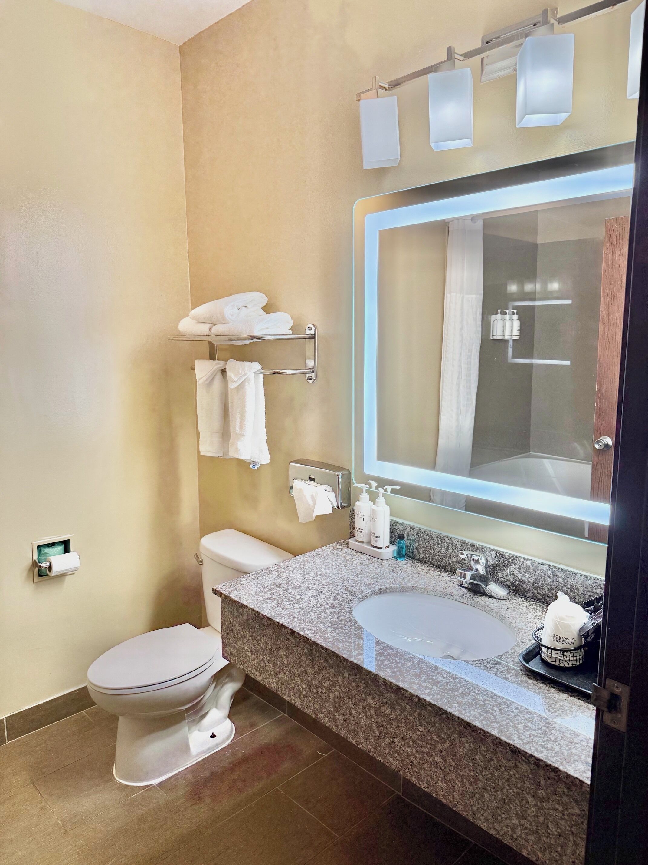 Photo - Ramada by Wyndham Glendale Heights/Lombard