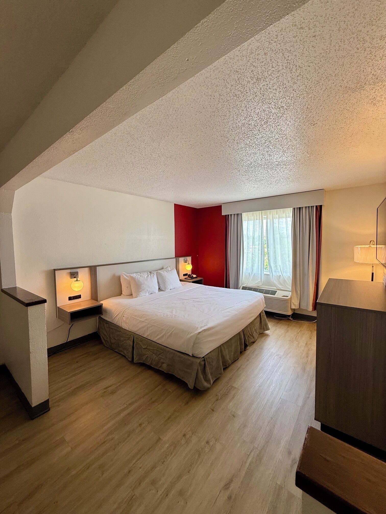 Business Suite, 1 King Bed with Sofa bed, Non Smoking | Iron/ironing board, cots/infant beds, free WiFi, bed sheets