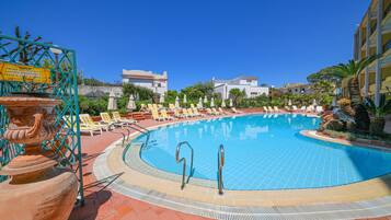 Piscina coperta, piscina all'aperto