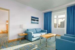 Down duvets, minibar, in-room safe, individually decorated - Radisson Blu Hotel, Muscat (Muscat)