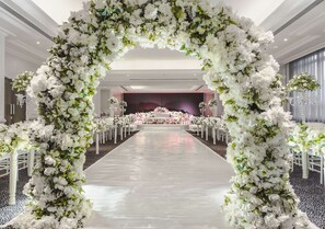 Indoor wedding - Radisson Blu Hotel, Muscat (Muscat)