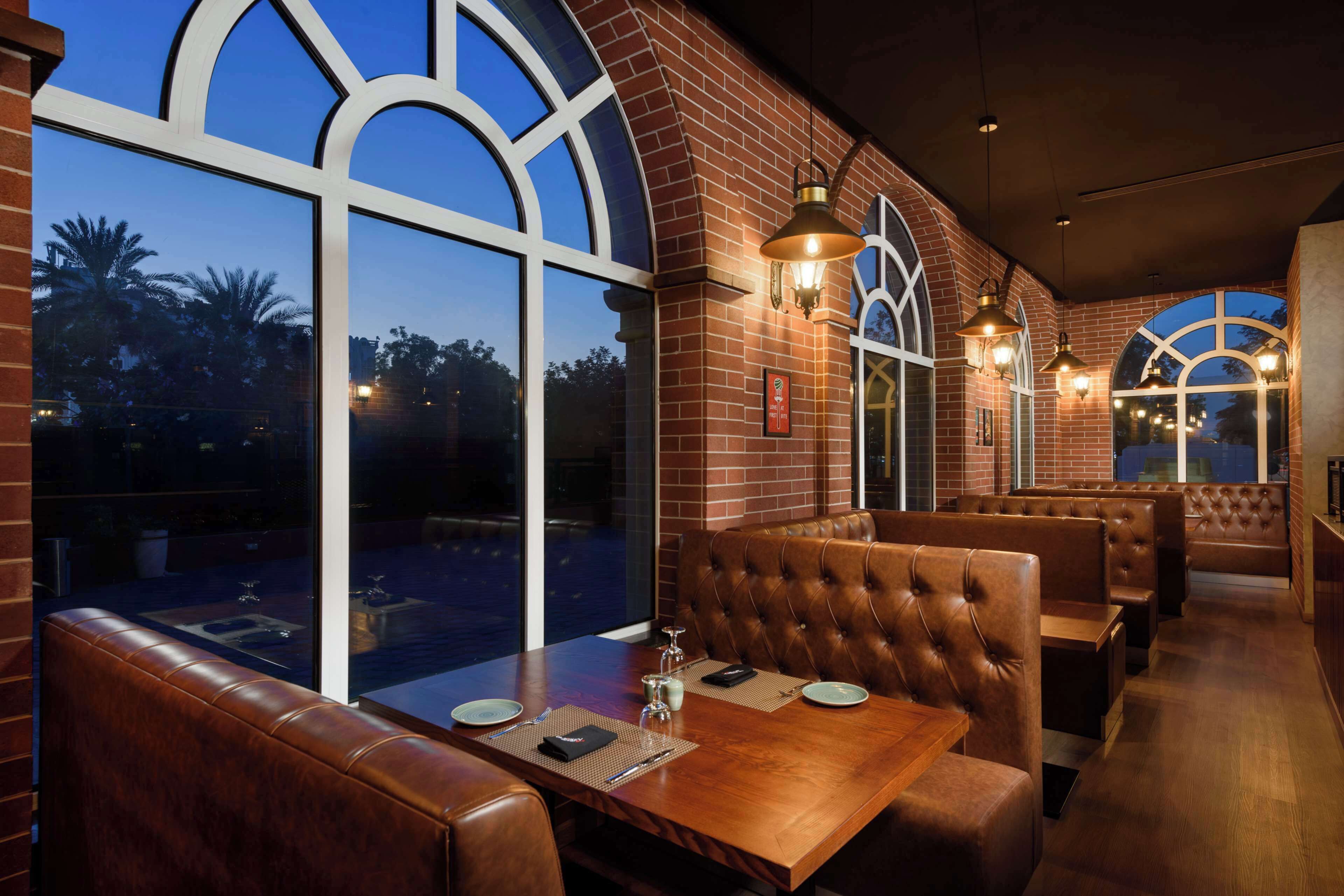 2 restaurants, breakfast, lunch, dinner served; italian cuisine