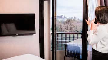 Room, 1 Double Bed, Balcony | Pillowtop beds, in-room safe, desk, laptop workspace