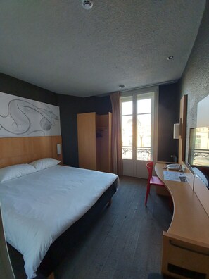 Premium bedding, desk, blackout curtains, soundproofing