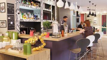 Bar (trong khuôn viên)