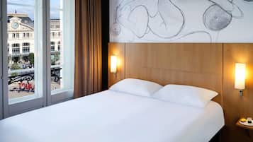 Premium bedding, desk, blackout drapes, soundproofing