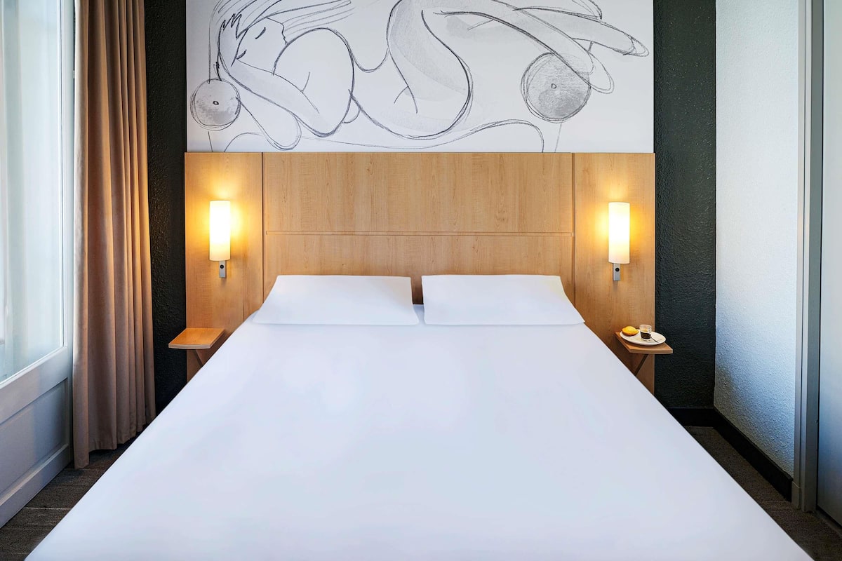 Standard-Doppelzimmer, 1 Doppelbett | Hochwertige Bettwaren, Schreibtisch, VerdunkelungsvorhÀnge