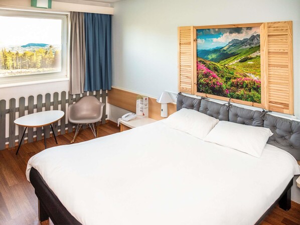 Habitación doble estándar, 1 cama matrimonial (1 or 2 People) | Ropa de cama de alta calidad, cortinas blackout y insonorización 