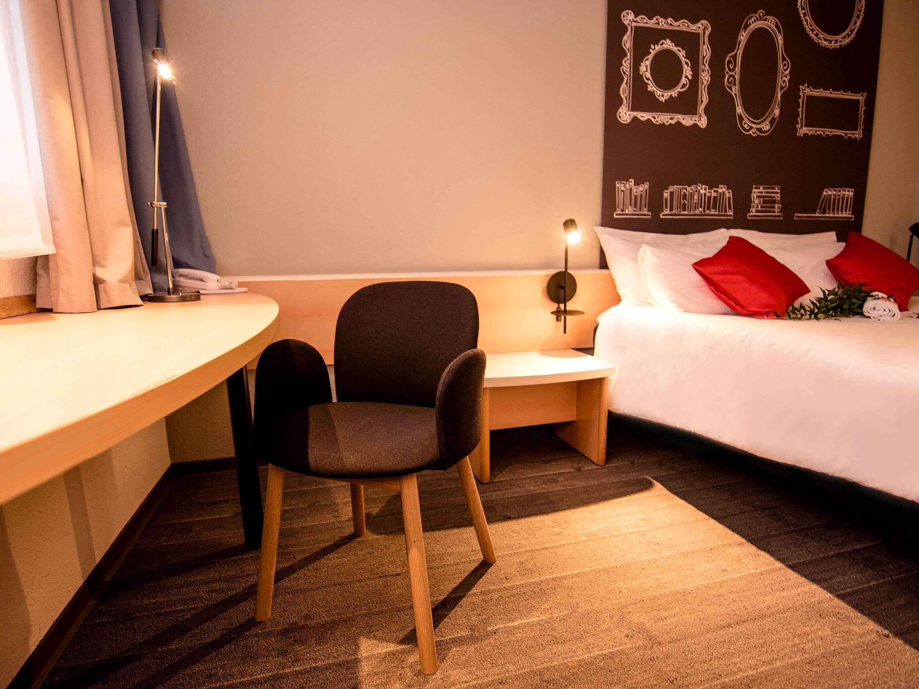 Premium bedding, blackout curtains, soundproofing, free cots/infant beds